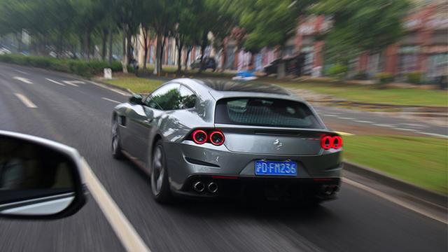 法拉利GTC4Lusso T：舒服、实用得不像法拉利