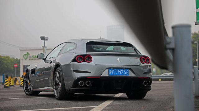 法拉利GTC4Lusso T：舒服、实用得不像法拉利