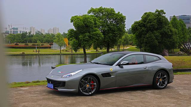 法拉利GTC4Lusso T：舒服、实用得不像法拉利