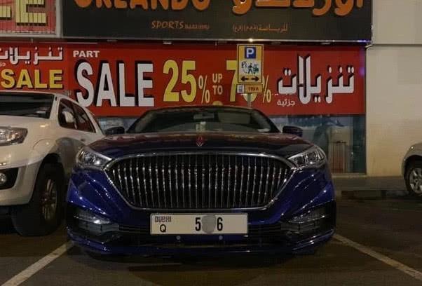 迪拜街头出现一辆国产车，定睛一看才认出，网友：国产车的骄傲！