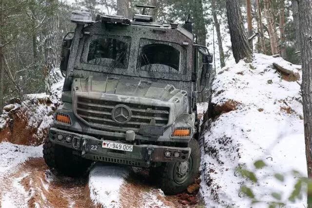 世界军用拖车系列四六开门靠液压！却是国防军新宠的Zetros卡车