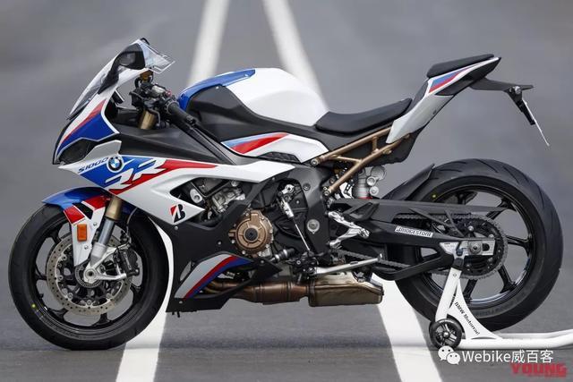 带有增压一般的狂啸动力！2019 BMW S1000RR