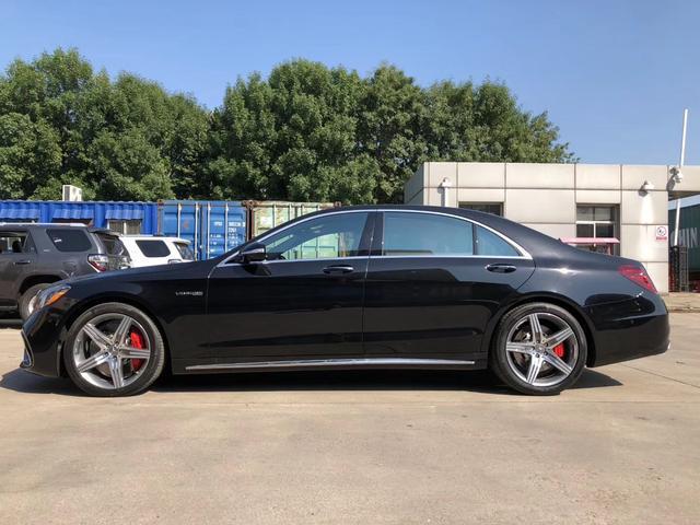 2019款奔驰AMG S63，外观真好看，特别是轮毂与车身的搭配