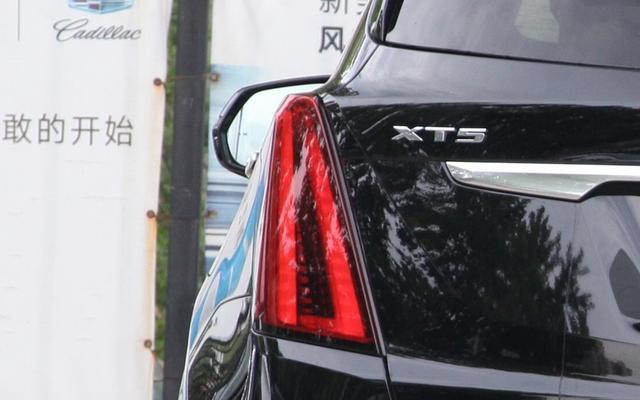新款凯迪拉克XT5配置升级售价下降，外观时尚精致，考虑入手吗？