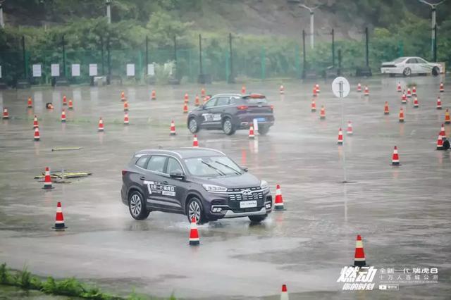 十万人百城公测重庆站开启，全新奇瑞瑞虎8轻松hold住大场面