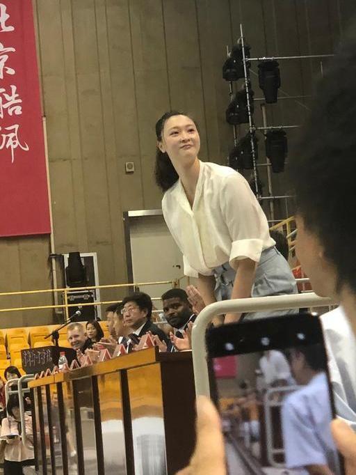 心碎! 最美女排队长难逃发福魔咒, 引以为傲的瓜子脸已不再