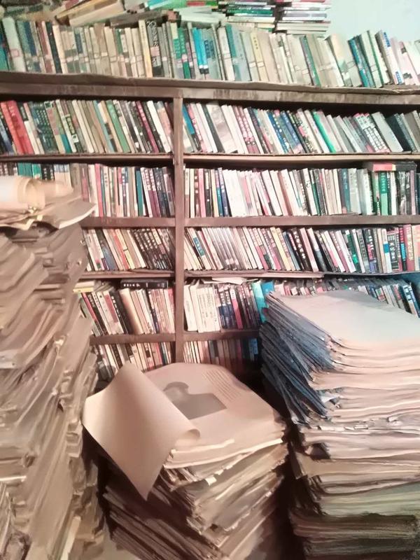 商丘男子拾荒二十载藏书十万册，在新疆创办公益图书馆