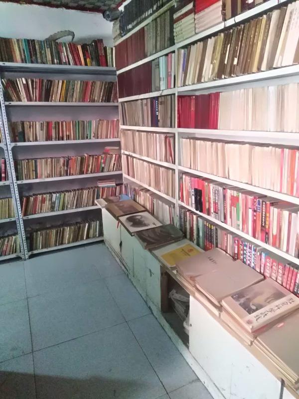 商丘男子拾荒二十载藏书十万册，在新疆创办公益图书馆
