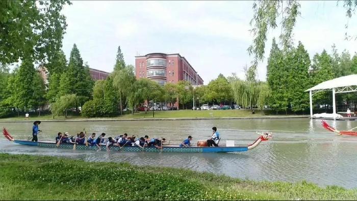 上海交通大学龙舟邀请赛顺利举办