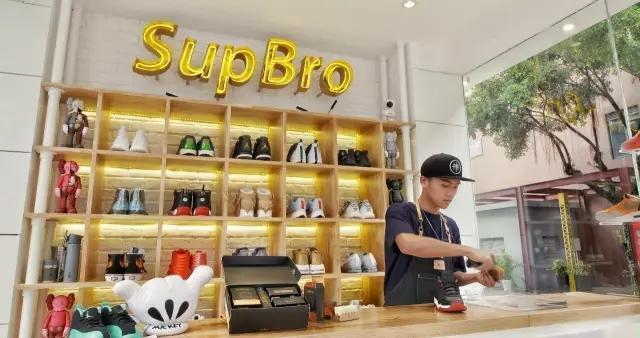 有了这支修复笔，你的AJ、adidas不怕黄，不用丢掉了