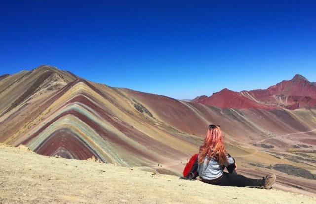 秘鲁彩虹山这样的奇景是如何形成的？难道是里面的岩石非常特别？