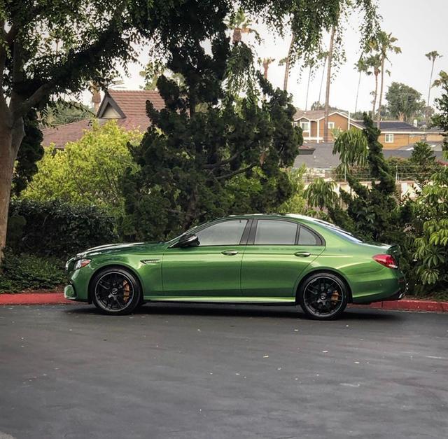 梅赛德斯AMG E63S，氪石绿色的外观，世上目前仅此一台