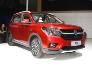 华晨金杯全新7座SUV现身车展！红色车身很帅气轴距2780mm配1.5T