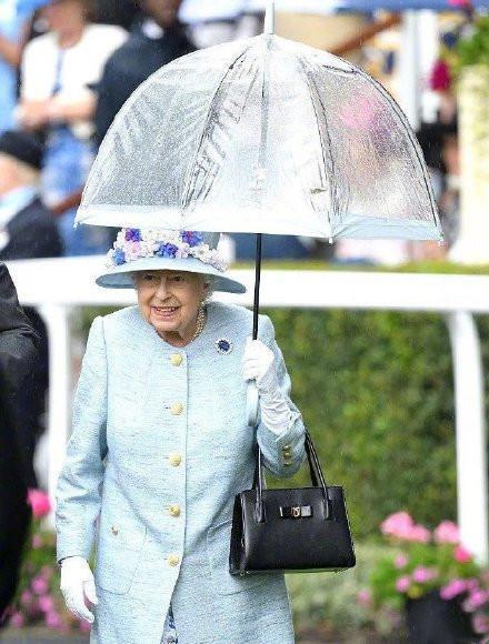 皇家赛马太隆重！英女王、凯特同穿蓝色礼服，林志玲圆礼帽上热搜