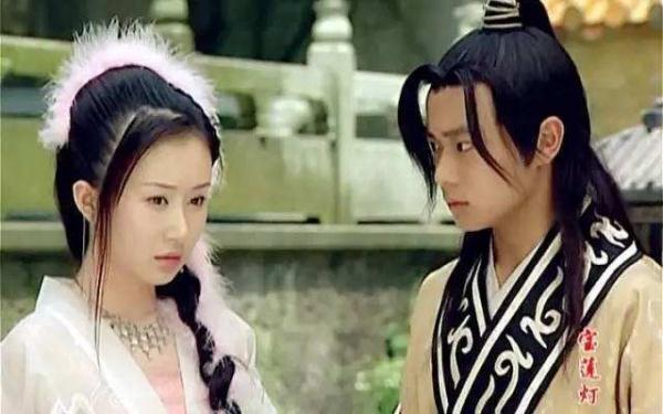 《宝莲灯》演员重聚，41岁嫦娥逆生长，原来哮天犬卸妆后这么帅