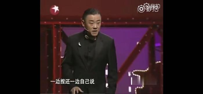 周立波晒曾经脱口秀表演片段，调侃“造谣”，还晒和老婆的近照