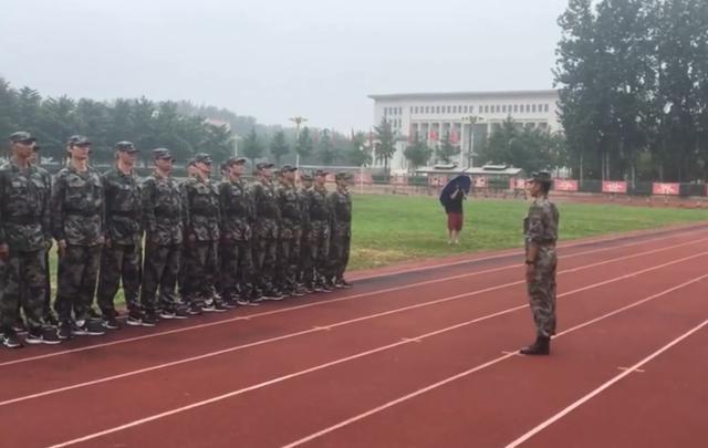 中国体坛很多项目都进行军训，比如田径队、女排女篮都进行军训。