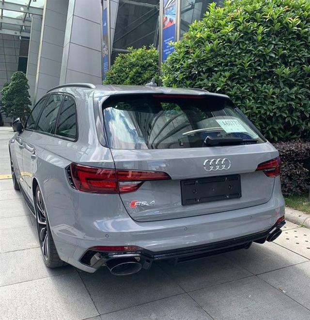 19款奥迪RS4到店，纳多灰+V6双涡轮，破百4.1秒的瓦罐车