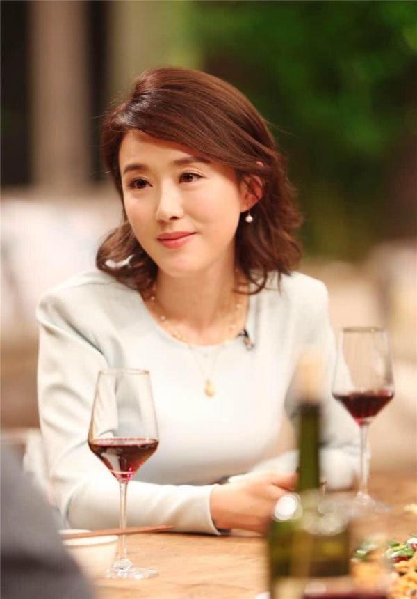 《宝莲灯》演员重聚，41岁嫦娥逆生长，原来哮天犬卸妆后这么帅