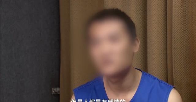 90后男子邂逅54岁富婆，一见钟情后拍视频勒索惨遭抛弃