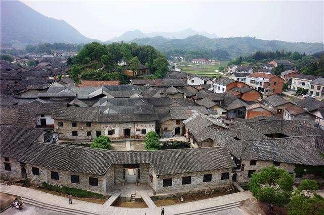 湖南最有特色的村子：被称作是“民间故宫”，1700多间房户户相通