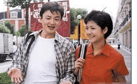 18岁的他就红遍全国, 当红时却患病隐退, 如今已成秃头成这样