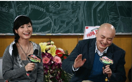 18岁的他就红遍全国, 当红时却患病隐退, 如今已成秃头成这样