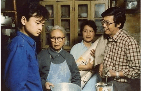 18岁的他就红遍全国, 当红时却患病隐退, 如今已成秃头成这样