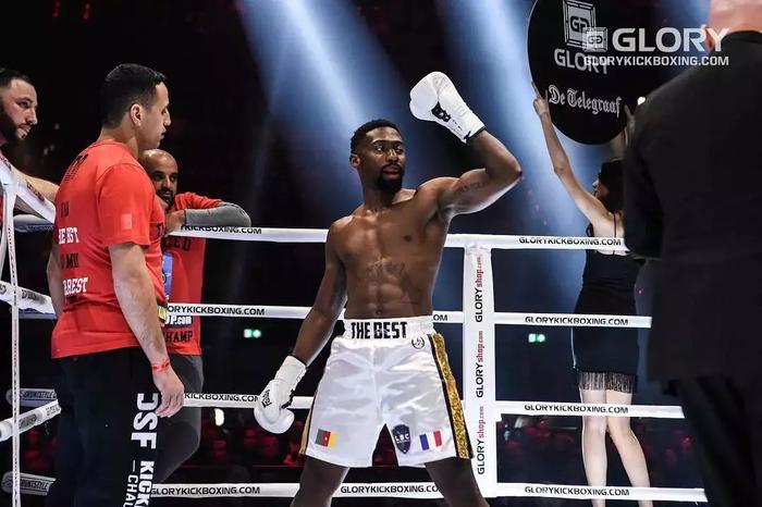 GLORY 66巴黎站落幕，杜姆贝KO复仇纳比夫，瓦克托夫险胜卫冕！