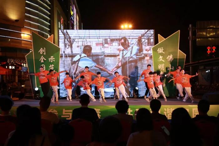 九江镇开展国际禁毒日宣传晚会，吸引众多街坊前来参与
