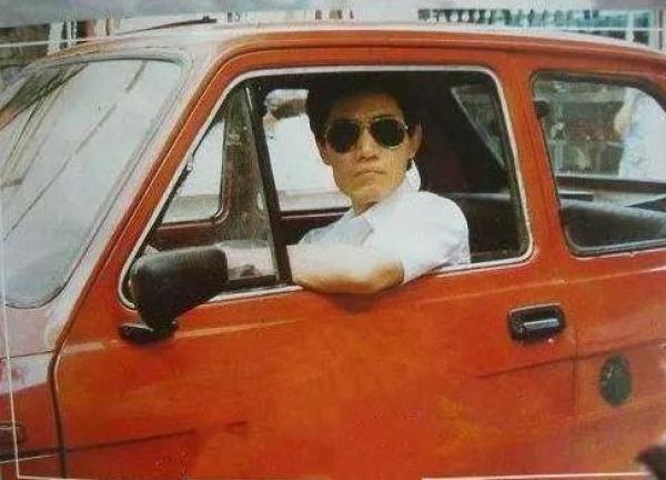 30年前"万元户"最爱座驾，比奇瑞QQ更小，国内卖475万台