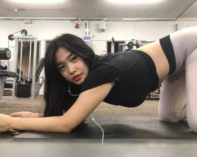 韩国微胖女神担心身材发福，开始练瑜伽，体重重回120斤