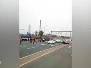 青岛地铁1号线施工区塌陷一人失联正全力搜救 现场视频曝光