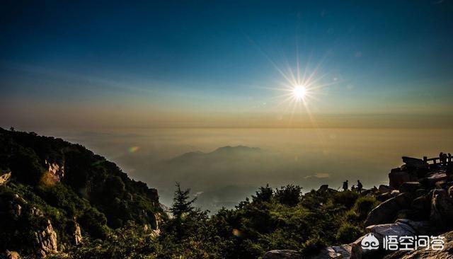 黄山和泰山相比，哪个更值得游玩？