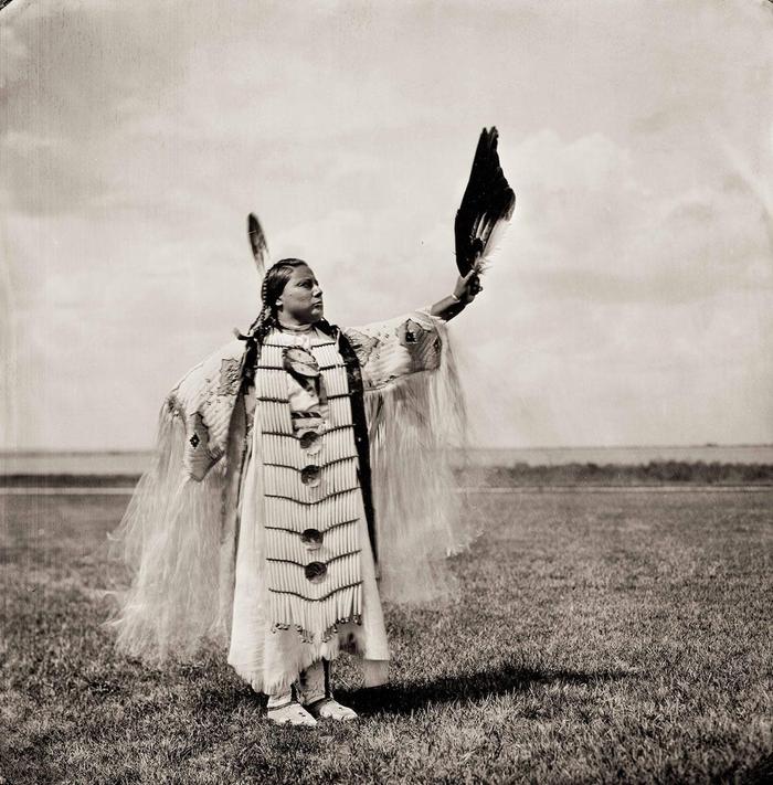 致敬经典，摄影师用湿版法记录美国土著文化