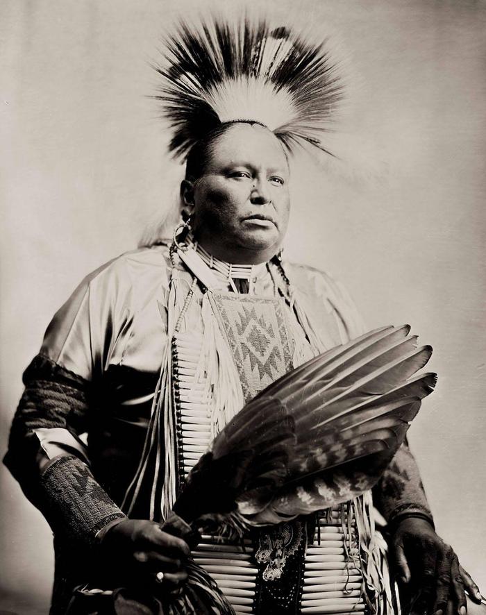 致敬经典，摄影师用湿版法记录美国土著文化