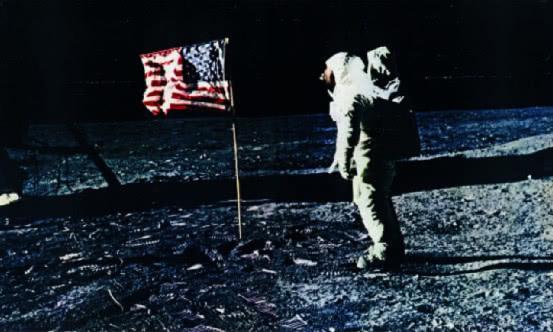 50年前插在月球上的美国国旗，现在变成什么样了？
