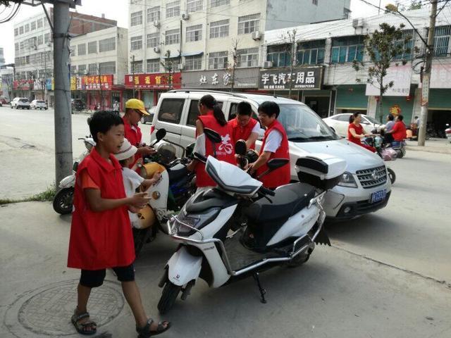 安徽阜阳阜南四小师生志愿者——小手拉大手