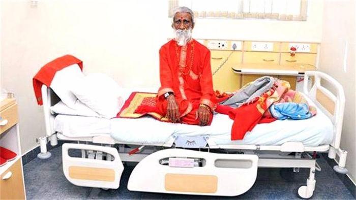 印度90岁瑜伽大师，自称77年不进食不上厕所，查看监控后发现猫腻
