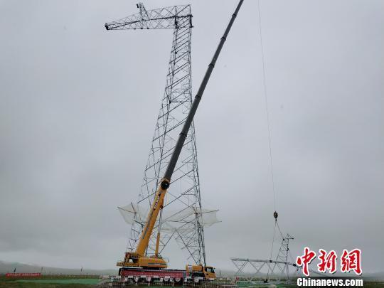 中国首条清洁能源外送通道（青海段）进入立塔施工阶段