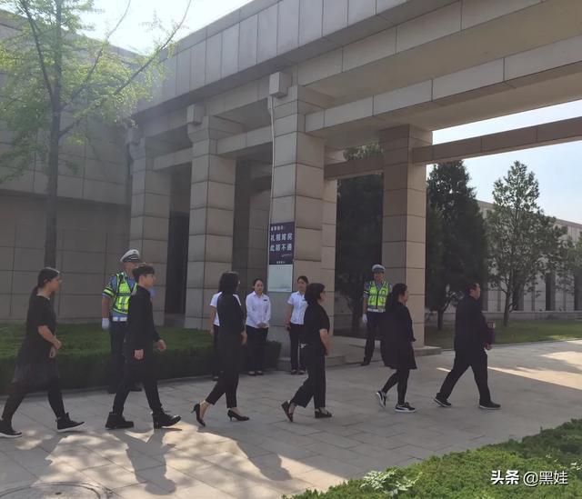 人民艺术家刘文西先生告别式今日举行 近千西安市民前来送别