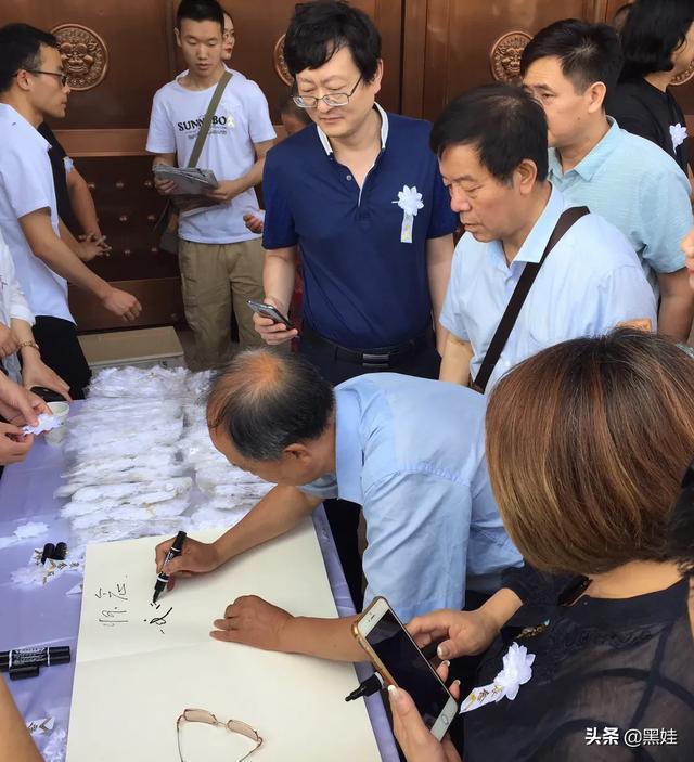 人民艺术家刘文西先生告别式今日举行 近千西安市民前来送别
