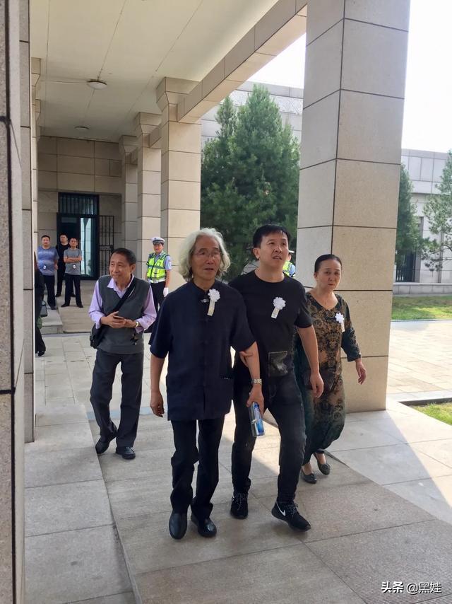 人民艺术家刘文西先生告别式今日举行 近千西安市民前来送别