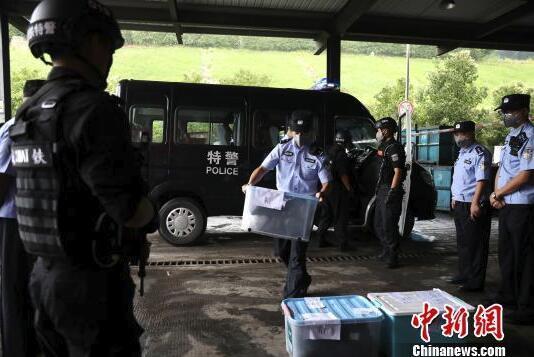 成都铁路警方开展“销毒”行动 93.7公斤毒品被集中销毁