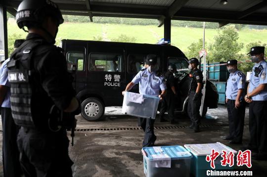 成都铁路警方开展“销毒”行动 93.7公斤毒品被集中销毁
