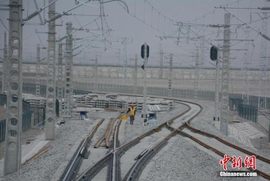探访第三条出疆铁路筑路实况：艰难堪比青藏铁路