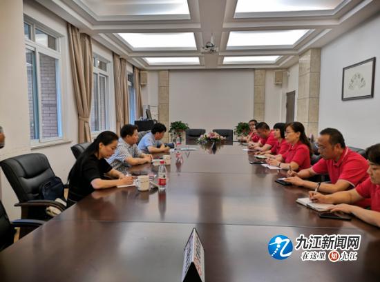 九江市教育局对双峰小学进行领导班子学年度考察和科级干部年中考核