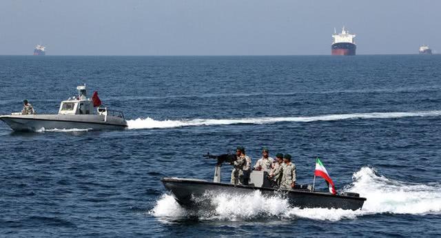 伊朗无惧炮舰外交果断出手，美国作出关键让步，给我们也上了一课