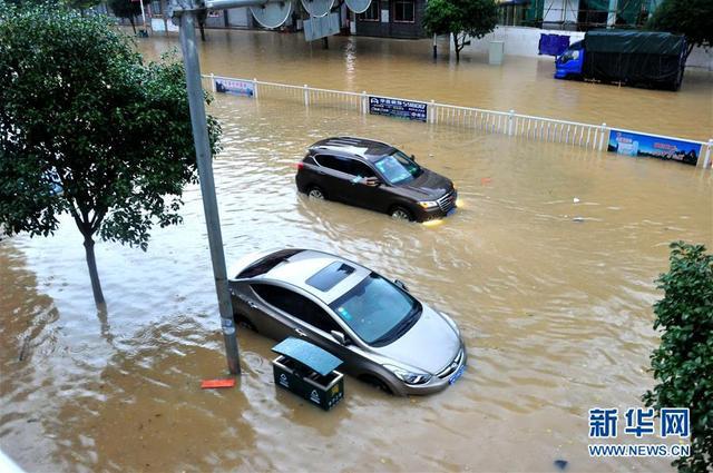 广西罗城遭暴雨袭击