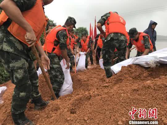 湖南衡东四处漫堤决口成功合龙